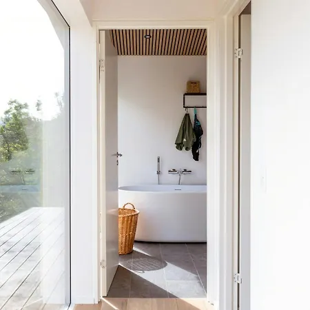 Architect-designed Gem With Views Of Veno Bay Hébergement de vacances *